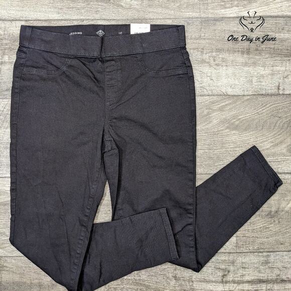 St. John's Bay Mid Rise Jegging Size 10 - Picture 1 of 6
